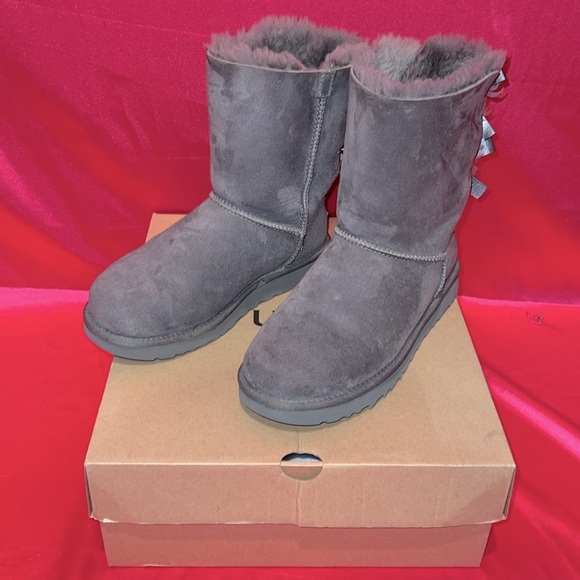 UGG Bailey Bow Boots in gray with box! - Picture 4 of 8